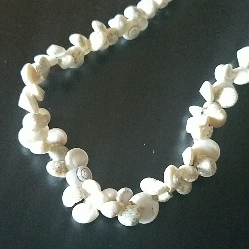 Vintage genuine shell necklace - long
